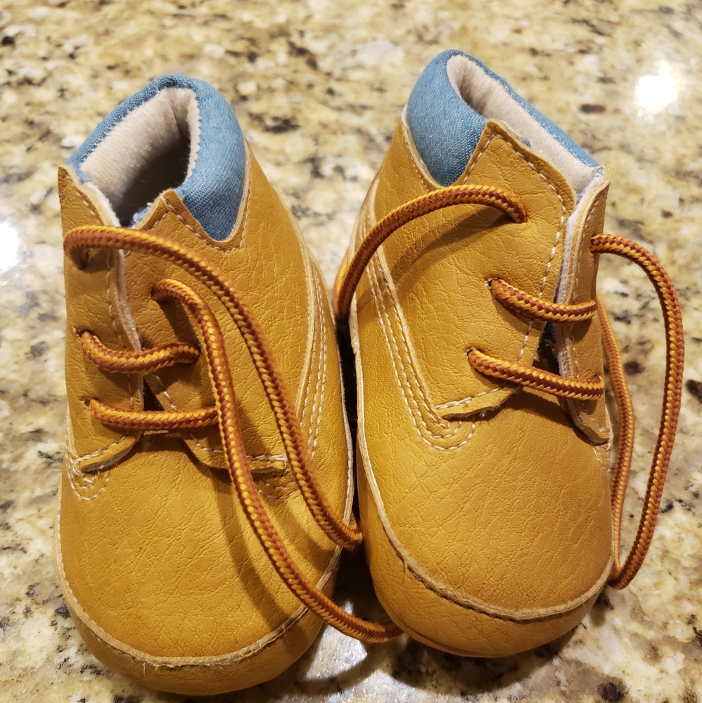 Brand new high top leather baby shoes